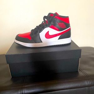Air Jordan 1 Mid